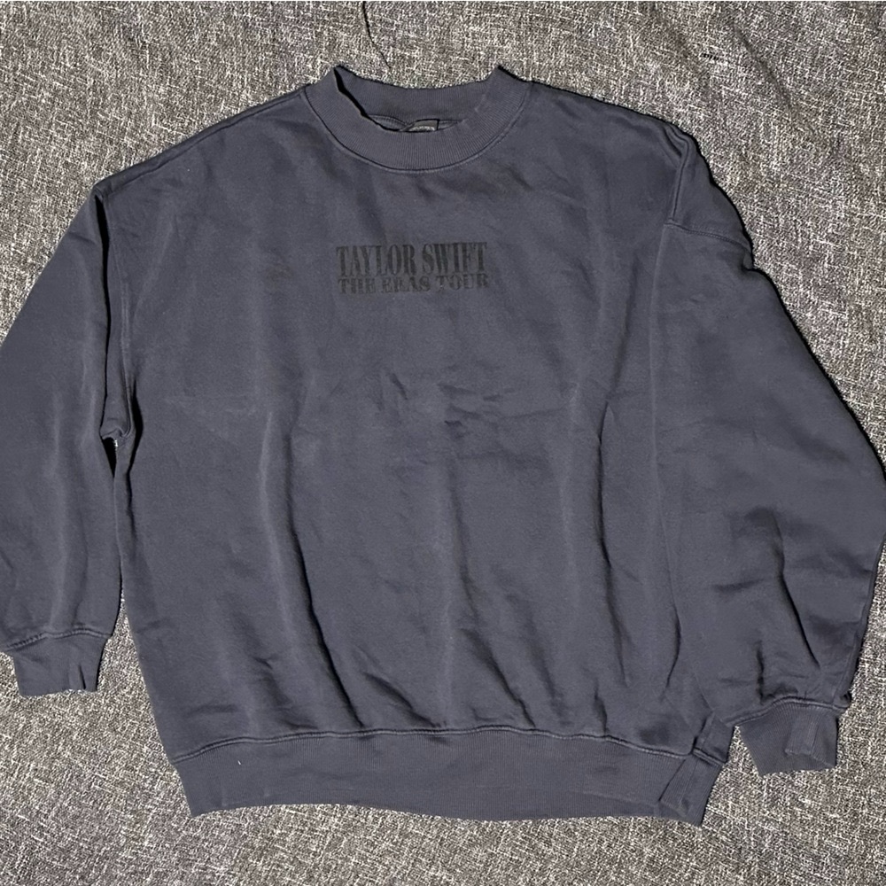NWT Taylor Swift Eras Tour Blue Crewneck with International Dates XL